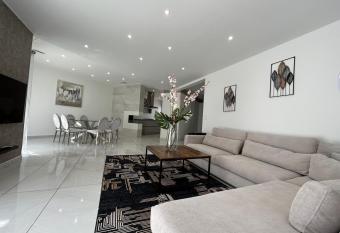 Top Villa has Balcony rooms