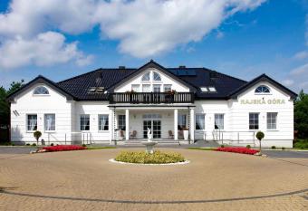 Dworek Rajska G  ra has Balcony rooms