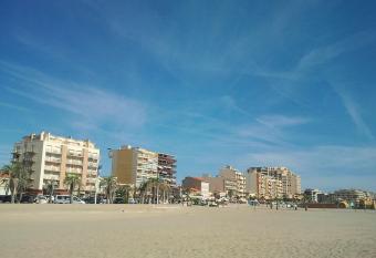Le Petit Canet has Balcony rooms