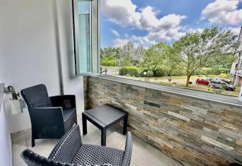 Alle porte della Reggia has Balcony rooms