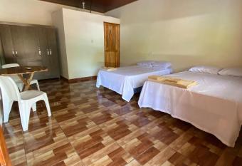 Hostal las 3 J has Balcony rooms