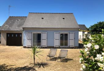 La maison bleue has Balcony rooms