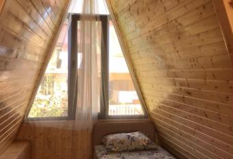 Chalet Violeta has Balcony rooms