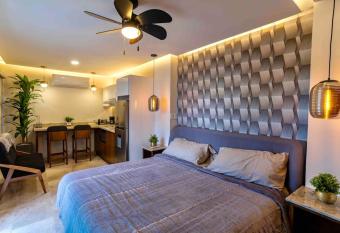 Loft Delfin - Elegant Malecon Beach allows 18 year olds to book a room