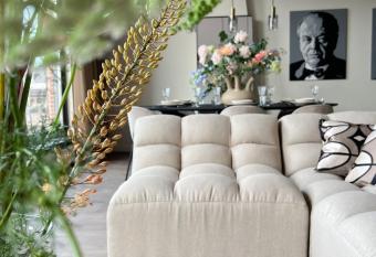 Reen Luxury Stays - Waterpoort -2 bedrooms, 4 pers allows 18 year olds to book a room