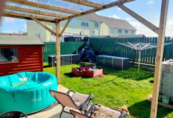 19 Doran Close has Balcony rooms