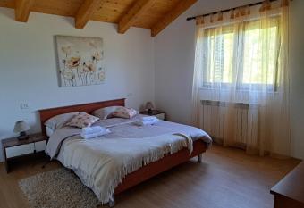 Rooms MARTY S CORNER has Balcony rooms