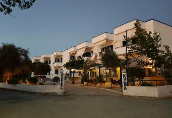 To Kyma has Balcony rooms