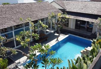 UMASARI Villa at Keramas has rooms with a private hot tub