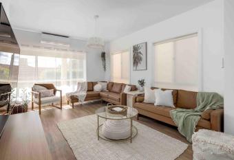 Stylish family friendly oasis - Lette @ Corlette has Balcony rooms