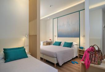 Hotel Riviera has Balcony rooms