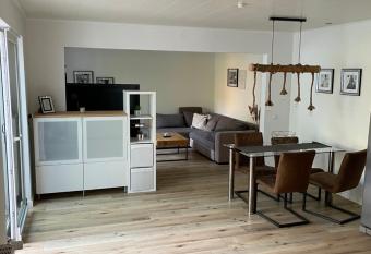 Wohnung mit Garten und   berdachter Terrasse has Balcony rooms