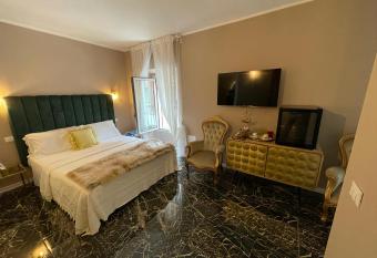 Prestige Suite Via Romagnoli allows 18 year olds to book a room