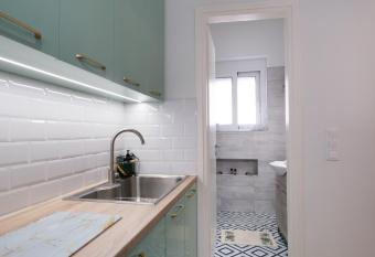 Piraiki Coastal Accommodation allows 18 year olds to book a room