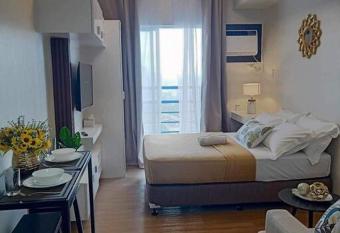 Studio with Balcony in The Loop Tower allows 18 year olds to book a room