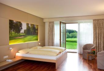 Golfhotel Bodensee allows 18 year olds to book a room