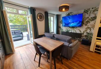 2 pi  ces, SPA et terrasse, Nancy Thermal has rooms with a private hot tub