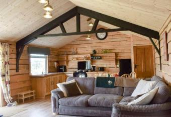 Brook Lodge has Balcony rooms