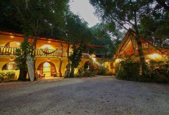 Nosara Sunrise Bed and Breakfast allows 18 year olds to book a room