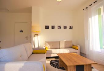 Tres Vents del Roser allows 18 year olds to book a room