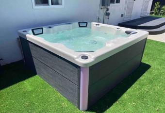 Stylish Home away from Home plus Jacuzzi has rooms with a private hot tub