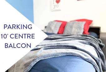 Le Studio Bleu*10  centre*Parking*Balcon has Balcony rooms