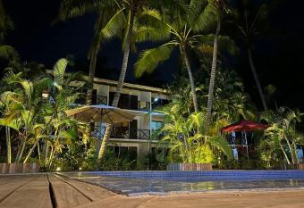 Oasis Palms Hotel allows 18 year olds to book a room