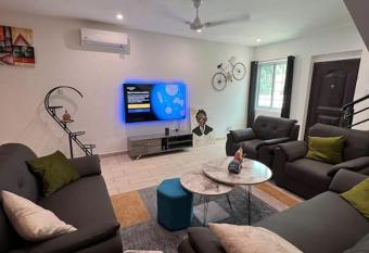 Artsy Townhome allows 18 year olds to book a room