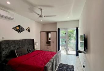 Cozy One Bedroom Townhome has Balcony rooms