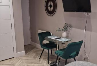 Cambridge Suites allows 18 year olds to book a room