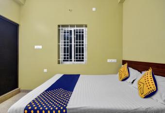 SPOT ON Hotel Anand Lodge allows 18 year olds to book a room