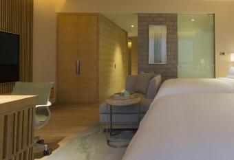 The Westin Chongqing Liberation Square has rooms with a private hot tub