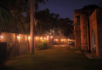 Le Green Manor has Smoking/Balcony rooms