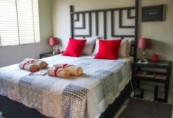 Tuiskoms & Toeka Guesthouse has Balcony rooms