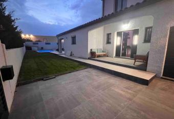 Villa luxueuse, avec piscine,    5 min des plages has Balcony rooms