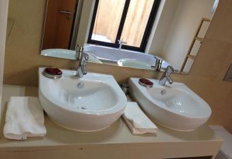 Villa Casa Santana has rooms with a private hot tub