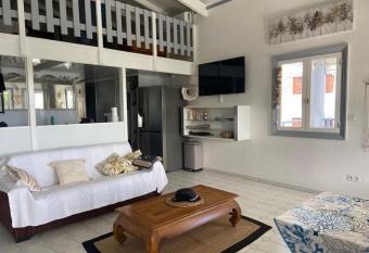 Vue Mer, Confort & Charme has Balcony rooms