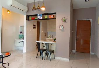 Bukit Jalil City of Green Condominium                                     4    has Balcony rooms