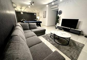 Teega Modern 4BR 12pax pooltable by Our Stay has rooms with a private hot tub