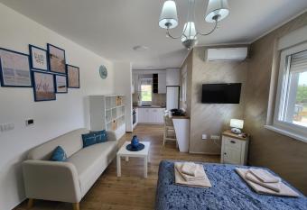 Apartman LALA has Balcony rooms