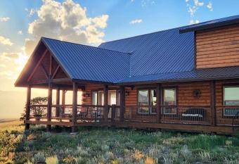 The Challenger Lodge has Balcony rooms