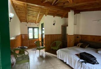 Darjeeling cafe&stay has Balcony rooms