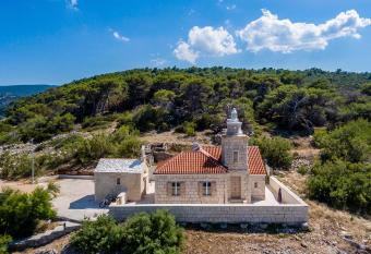 Phenomenal Pucisca Lighthouse - 2 Bedrooms - Floor Heating & Private Jacuzzi has rooms with a private hot tub