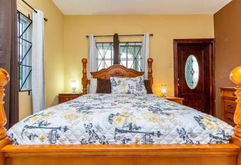 J&R Sunshine Retreat has Balcony rooms