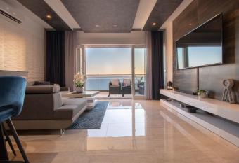 Geek Penthouse allows 18 year olds to book a room