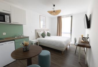 The Originals R  sidence Aix Schuman allows 18 year olds to book a room