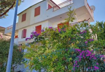 A Vacation House 60 m. To Seashore has Balcony rooms