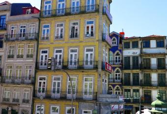 Stay in Apartments - S. Bento allows 18 year olds to book a room