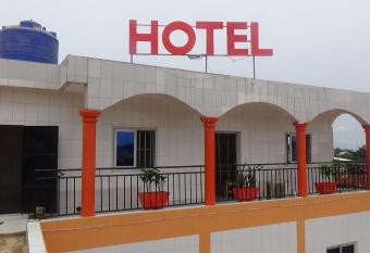 H  tel Ay  lawadj   1 Porto-Novo has Balcony rooms