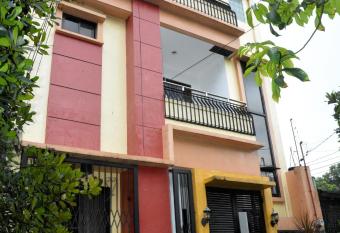 Maison Dos 3 bedroom, with 200mbps internet speed, netflix and aircon has Balcony rooms